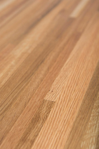 Close up of White Oak counter grain pattern